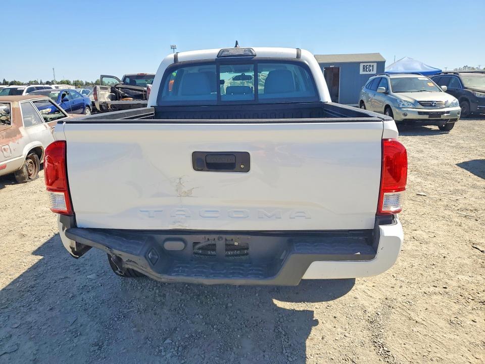 2016 Toyota Tacoma SR