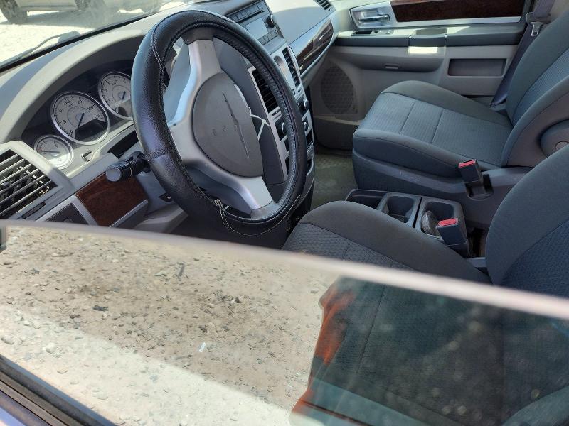 2010 Chrysler Town & Country Touring