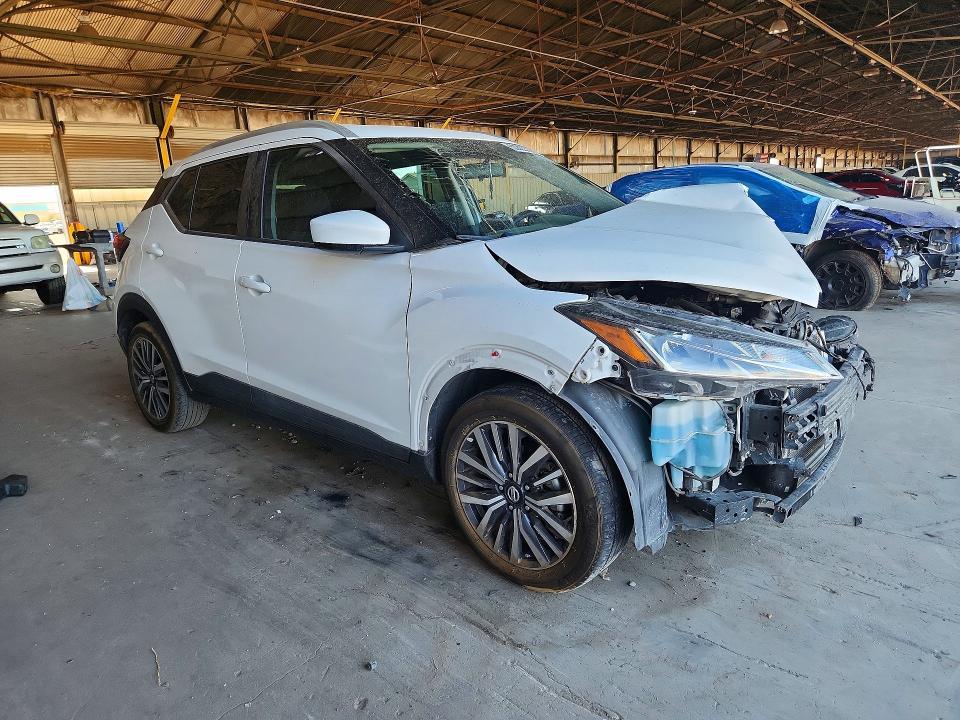 2021 Nissan Kicks sv