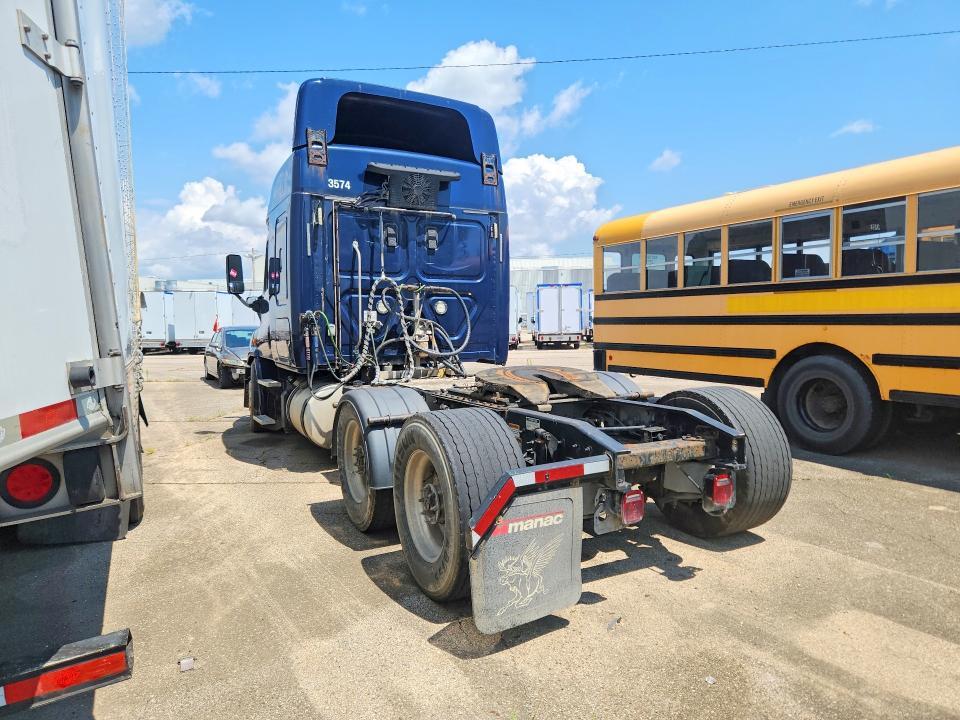 2017 Freightliner Cascadia 113 Semi Truck