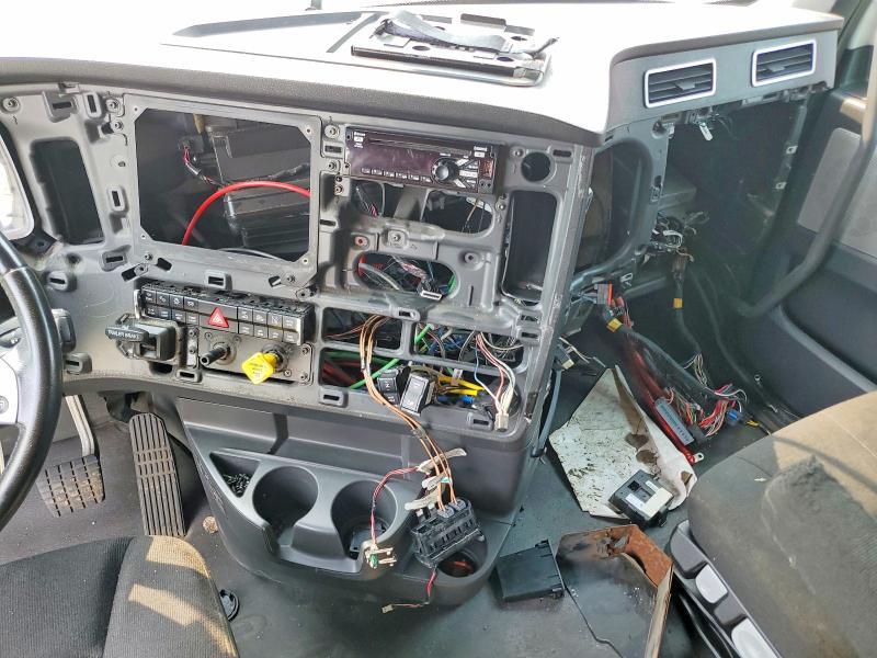 2020 Freightliner Cascadia 126 Semi Truck