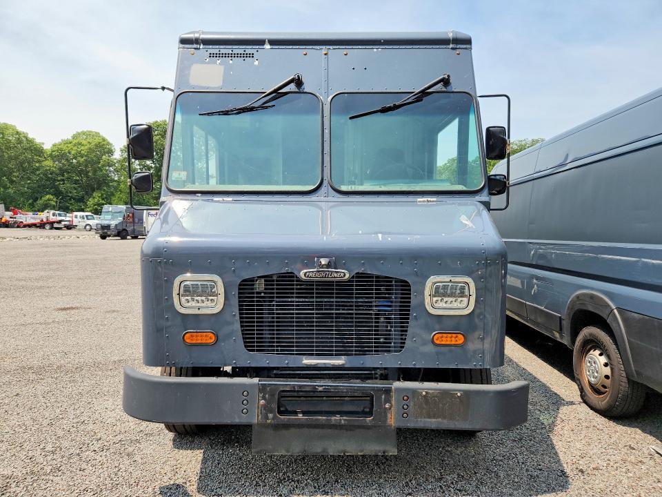 2020 Freightliner MT45G Chassis Delivery Truck
