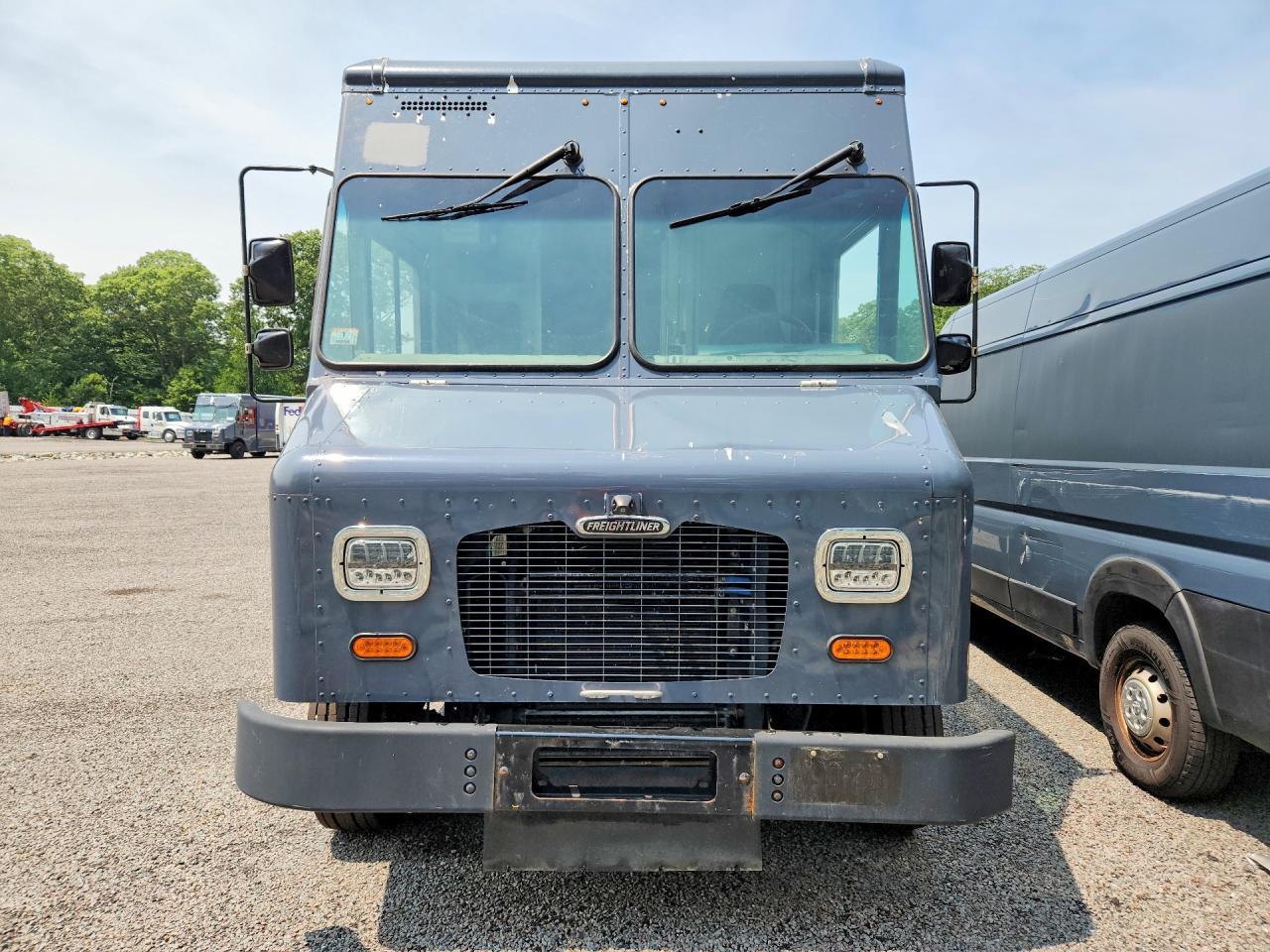 2020 Freightliner MT45G Chassis Delivery Truck