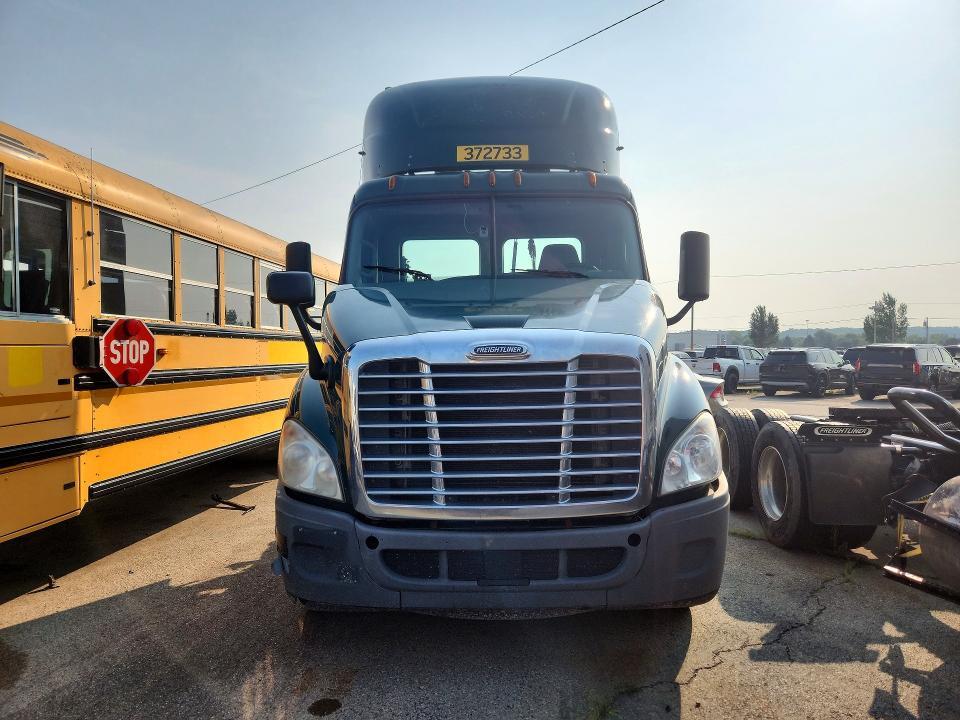 2018 Freightliner Cascadia 113 Semi Truck