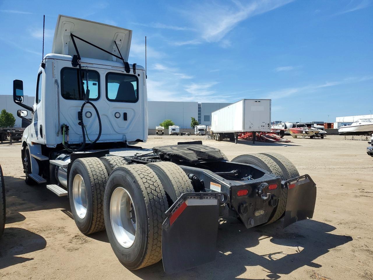 2019 Freightliner Cascadia 126 Semi Truck