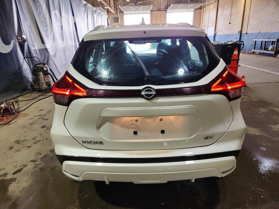 2024 Nissan Kicks sv