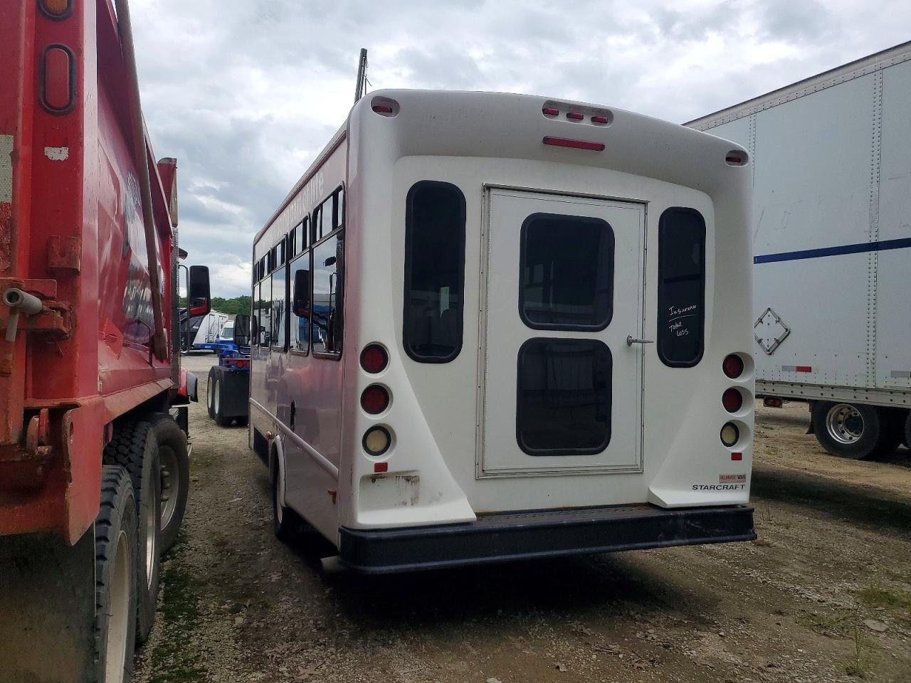 2016 Ford Econoline E450 Super Duty Cutaway Van