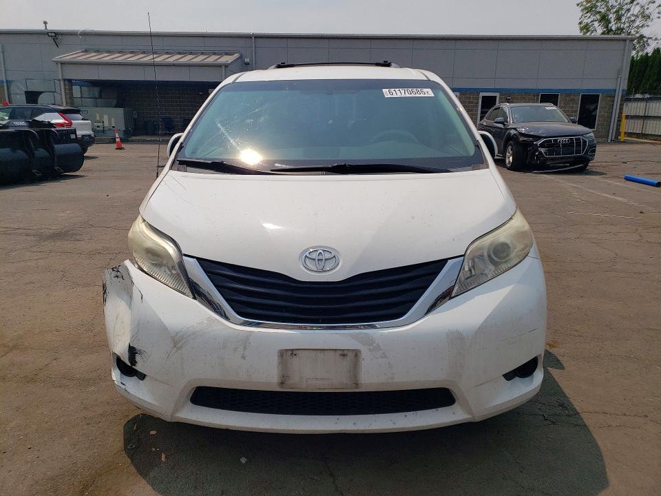 2013 Toyota Sienna le