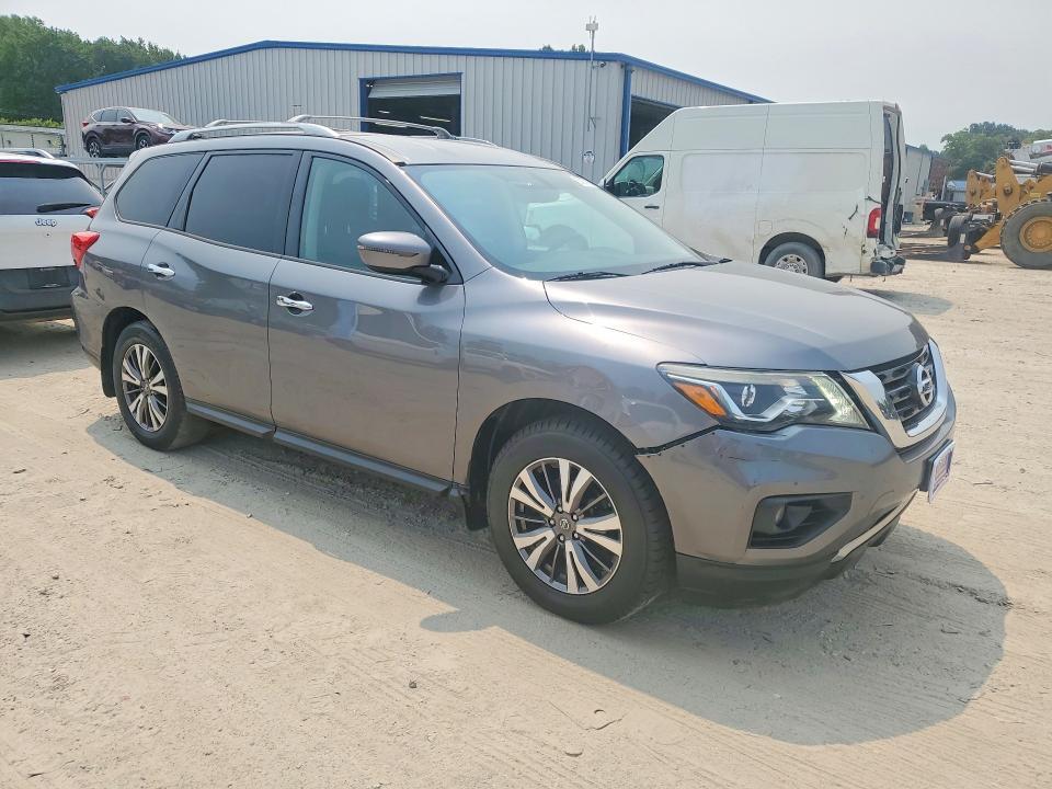 2017 Nissan Pathfinder sv