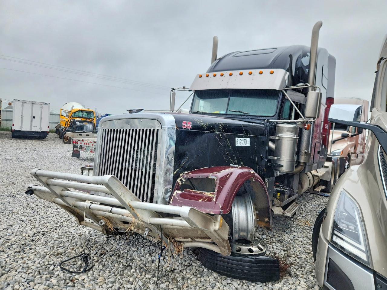 2000 Freightliner Convention-Semi Truck