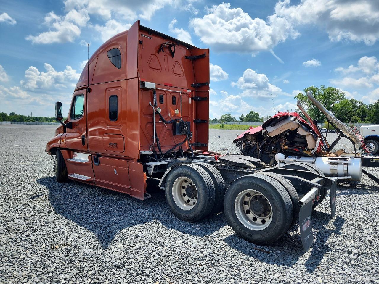 2013 Freightliner Cascadia Semi Truck