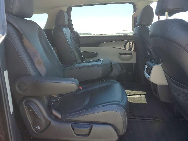 2022 KIA Carnival lx