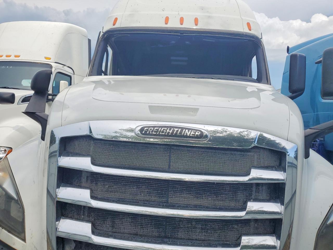 2019 Freightliner Cascadia 126 Semi Truck