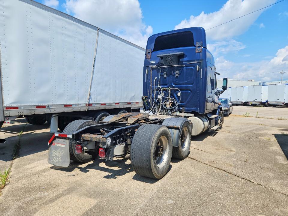 2017 Freightliner Cascadia 113 Semi Truck