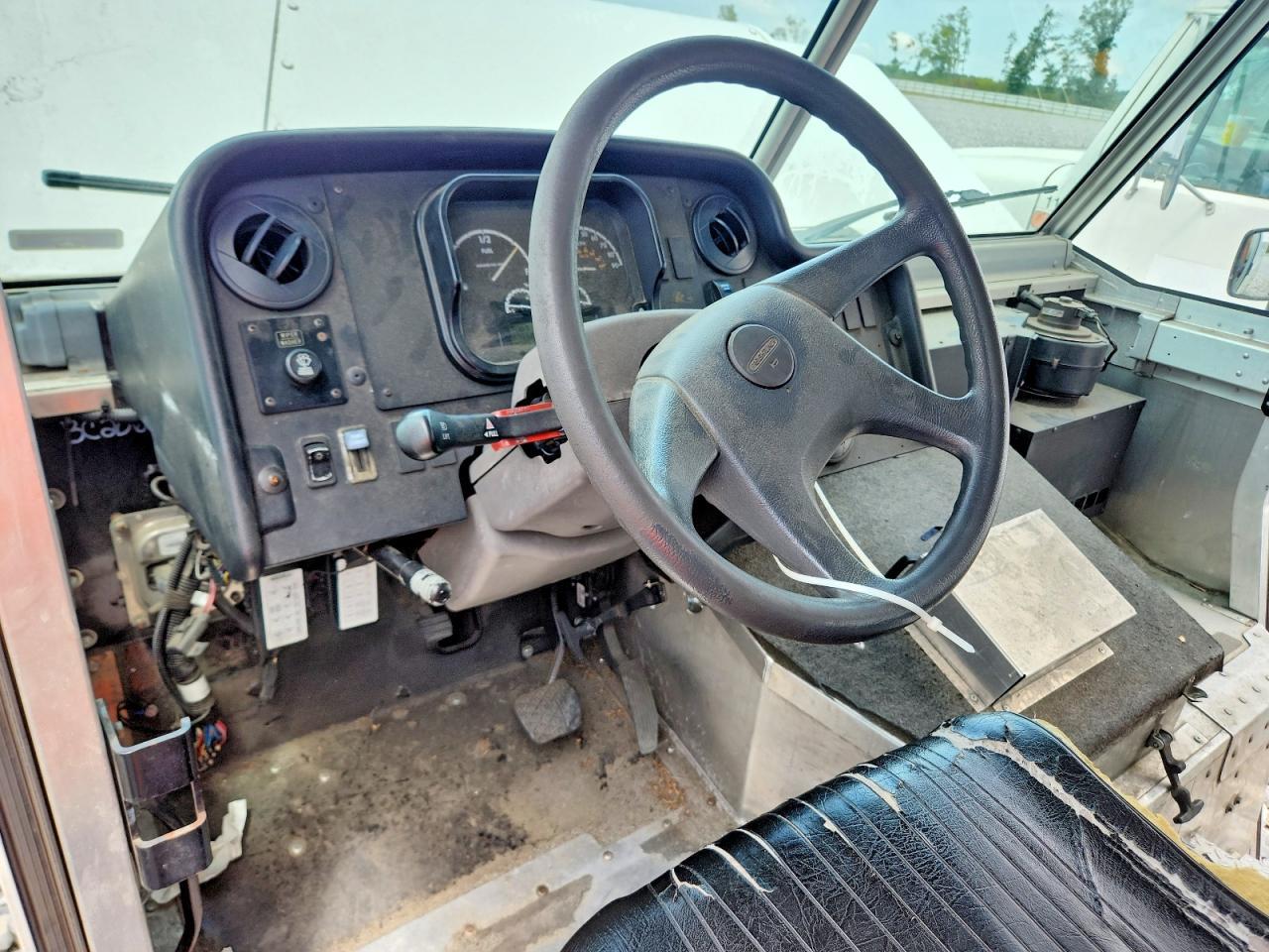 2011 Freightliner MT45G Chassis Delivery Truck