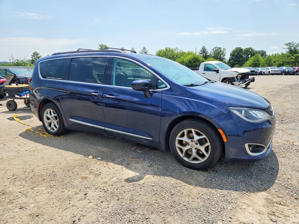2017 Chrysler Pacifica Touring l