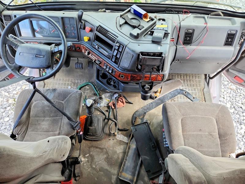 2003 Volvo VN VNL