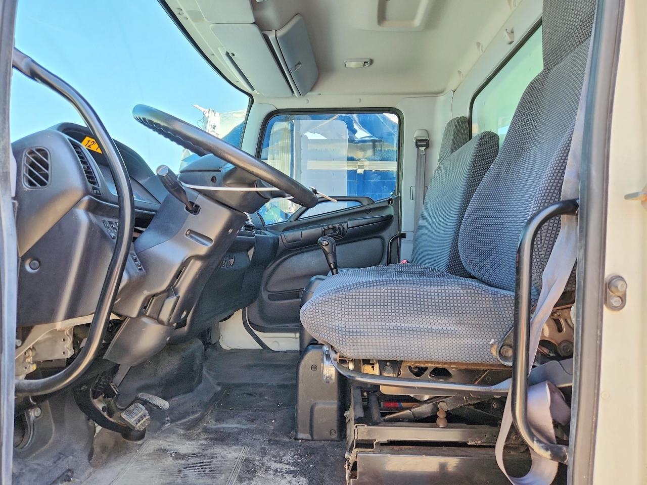2009 Hino 268 BOX Truck