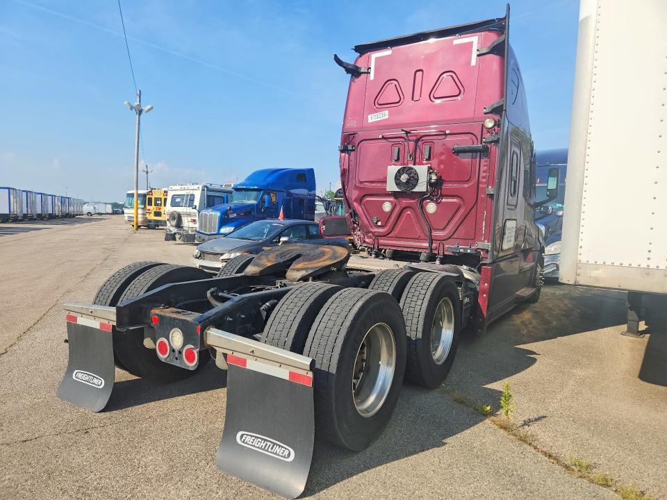 2021 Freightliner Cascadia 126 Semi Truck