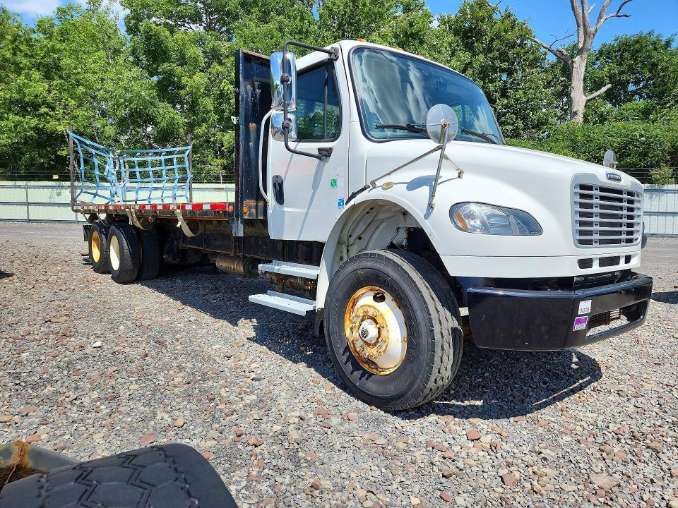 2015 Freightliner Business Class M2 Flatbed Truck
