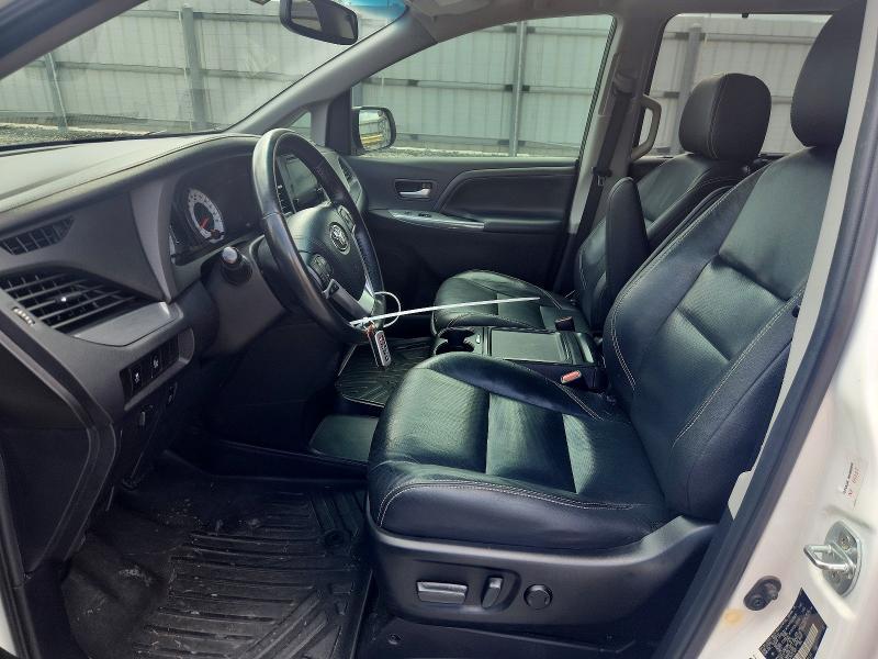 2016 Toyota Sienna se
