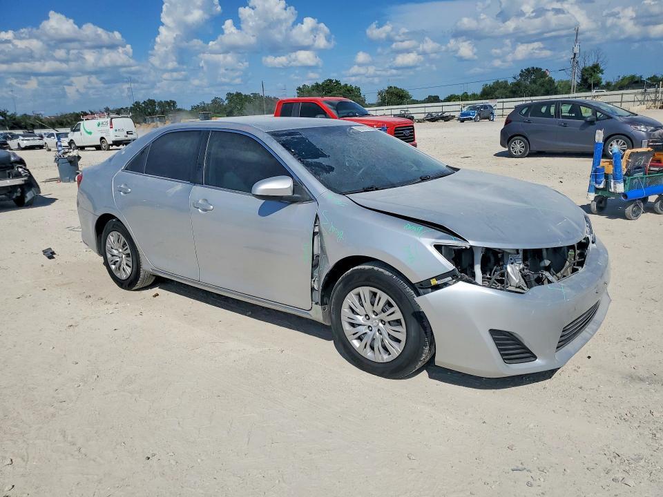 2014 Toyota Camry le
