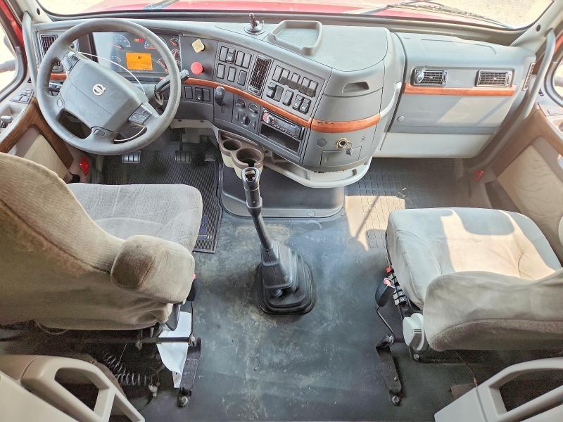 2008 Volvo VNL Semi Truck