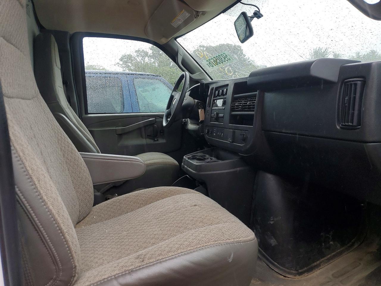 2024 Chevrolet Express G3500 BOX Truck