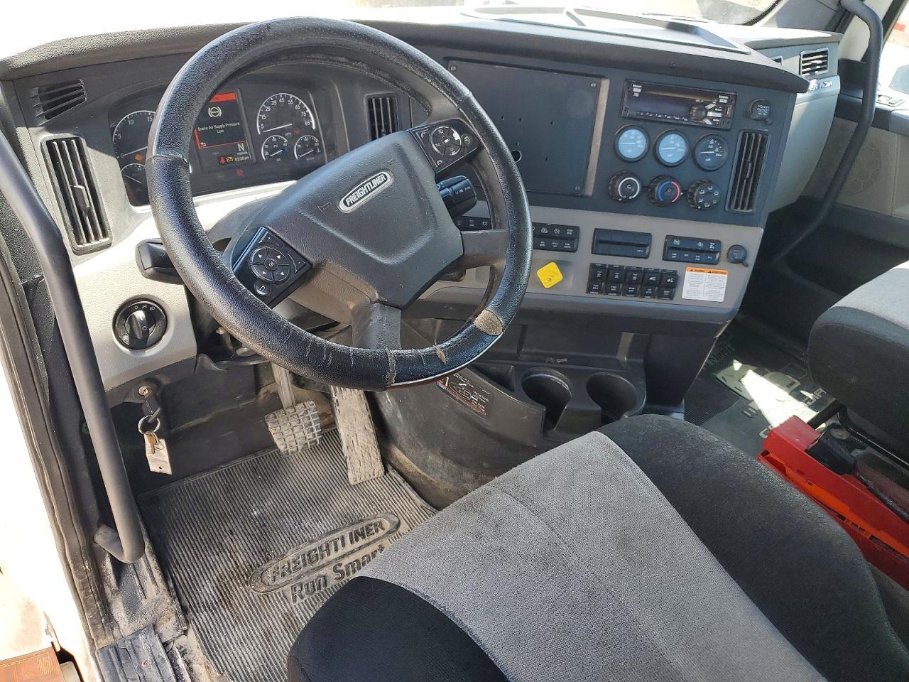 2019 Freightliner M2-Semi Truck
