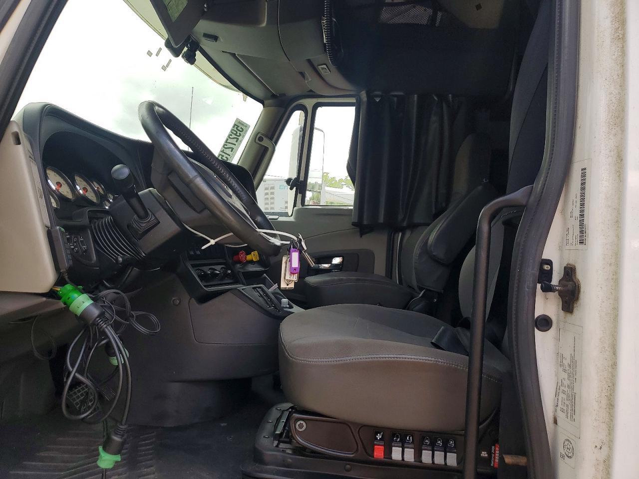 2017 International Prostar Semi Truck