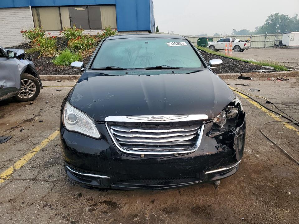 2013 Chrysler 200 Limited