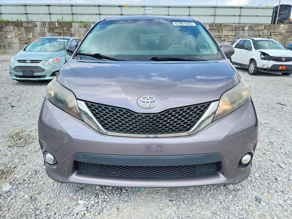 2011 Toyota Sienna Sport