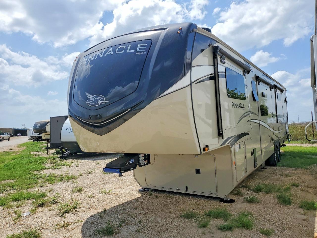 2022 Jayco Pinnacle Camper