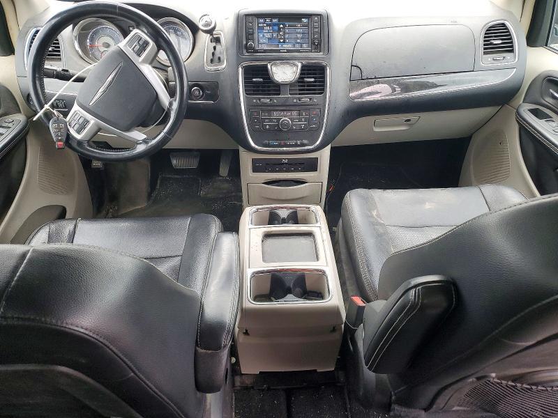 2015 Chrysler Town & Country Touring l