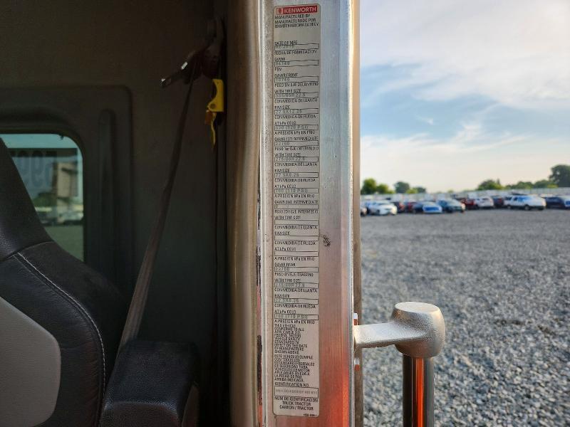 2016 Kenworth T800 Semi Truck