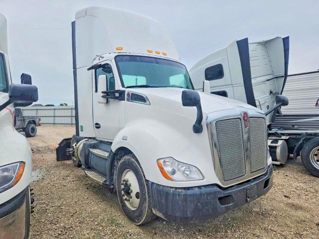 2016 Kenworth Construction T680