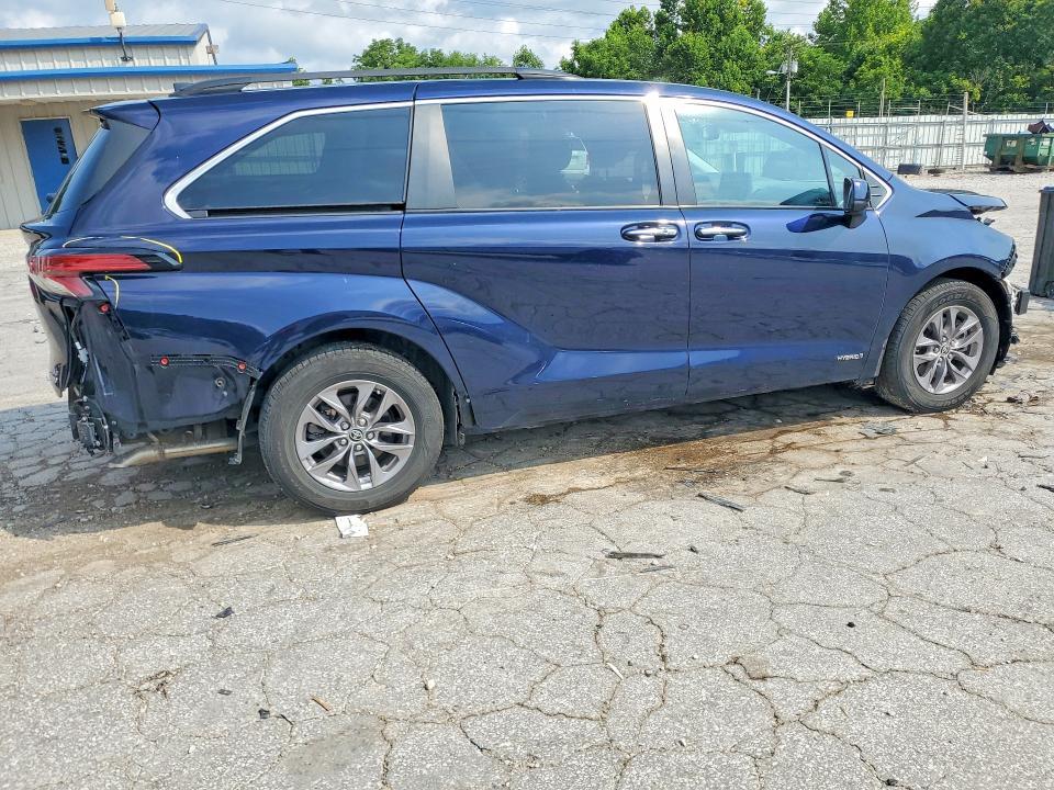 2021 Toyota Sienna xle