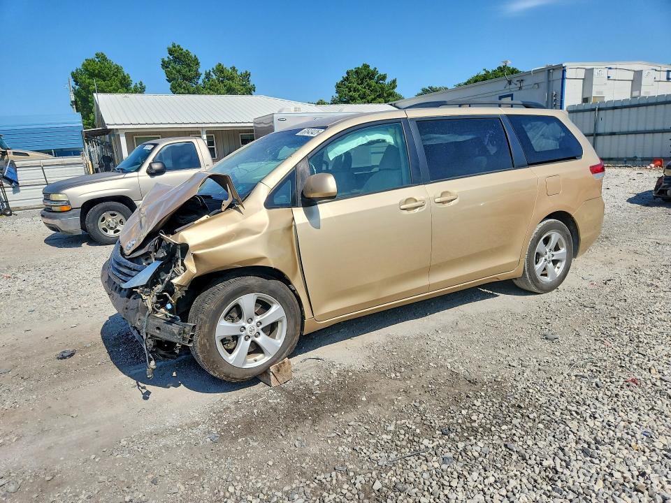 2011 Toyota Sienna le