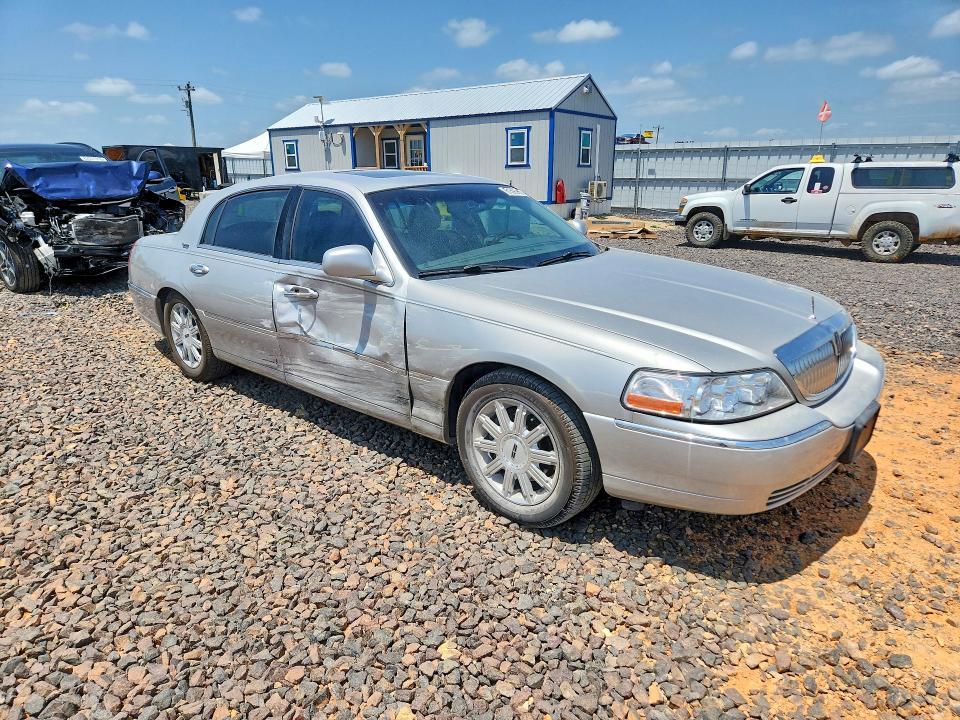 2007 Lincoln Town car Signature Limited