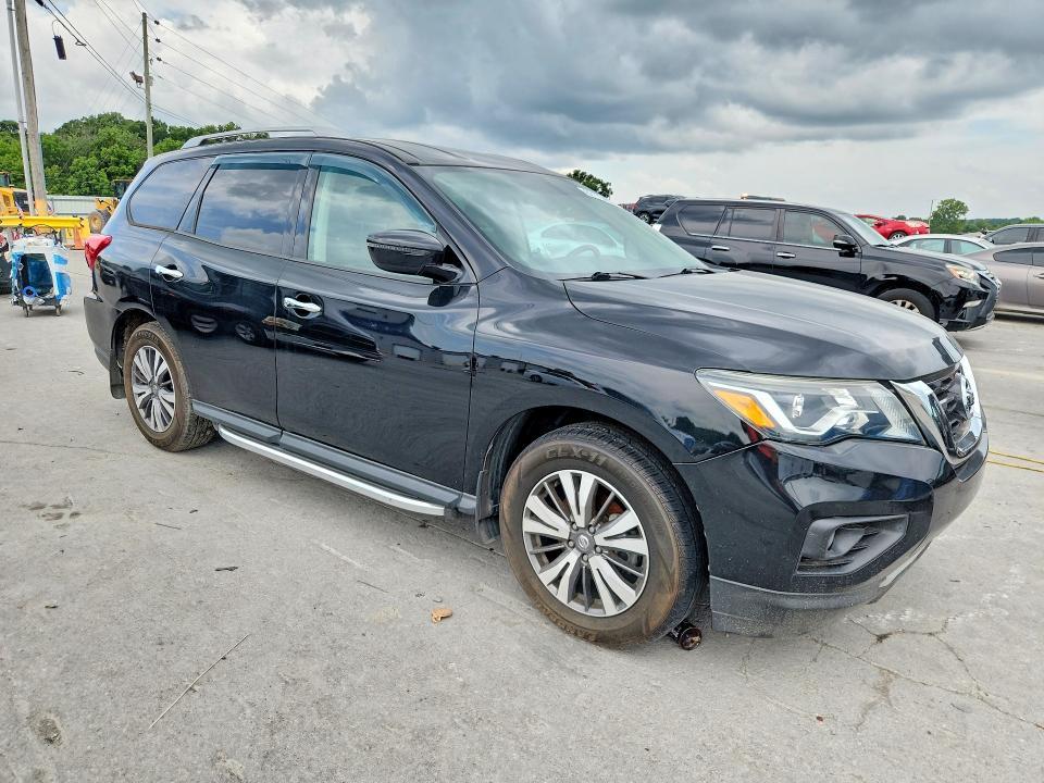 2020 Nissan Pathfinder sv