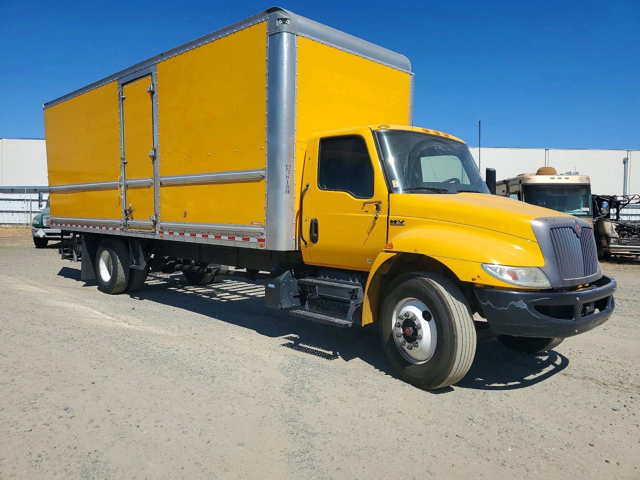 2022 International MV607-BOX Truck