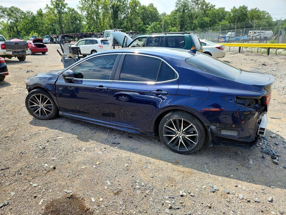2022 Toyota Camry se