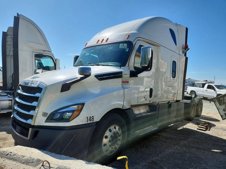 2020 Freightliner Cascadia 126 Semi Truck
