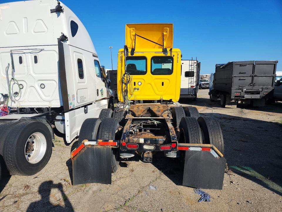 2020 Freightliner Cascadia 126 Semi Truck