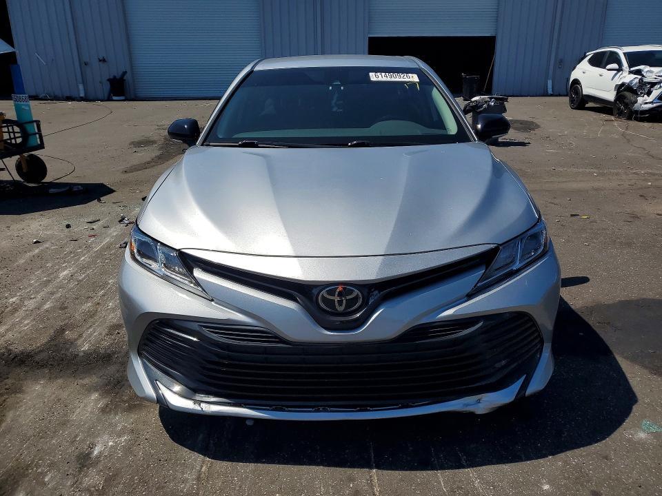 2020 Toyota Camry le