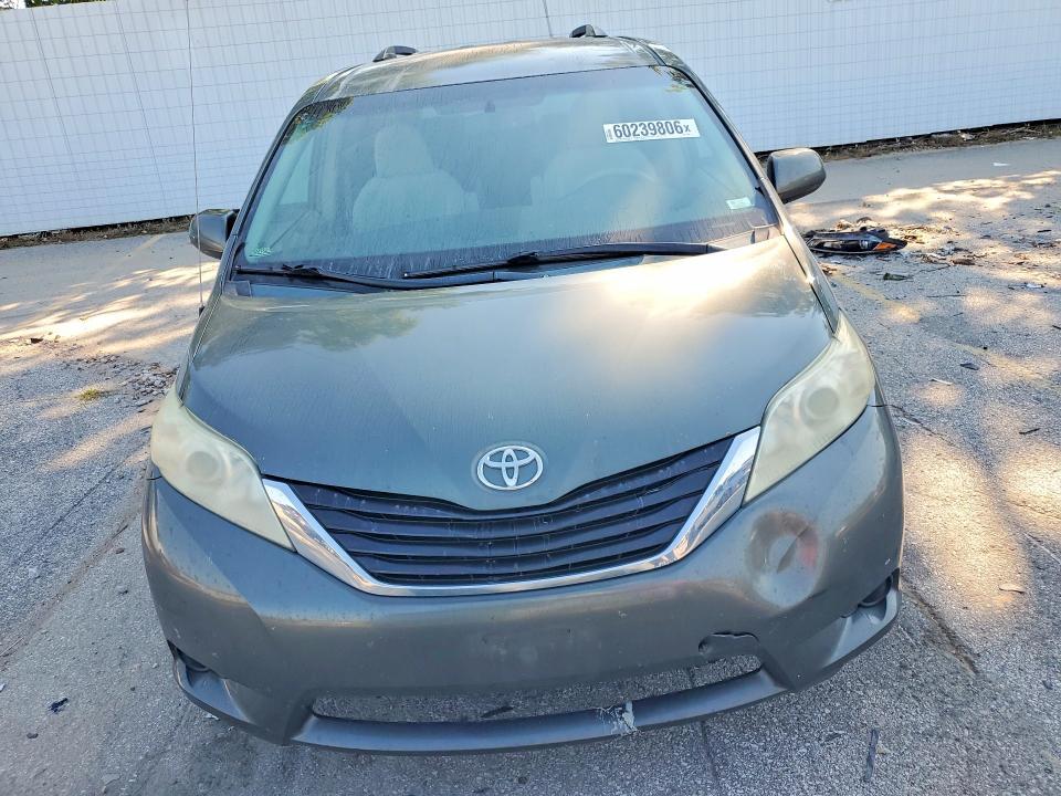 2012 Toyota Sienna le