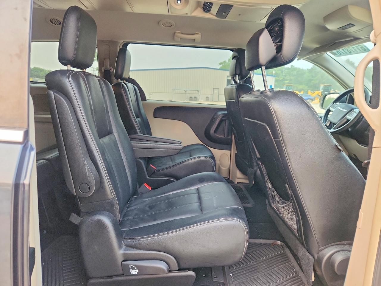 2013 Chrysler Town & Country Touring