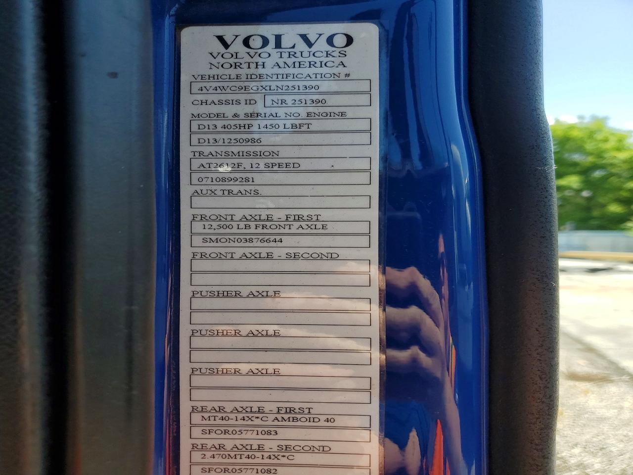 2020 Volvo VNR Semi Truck