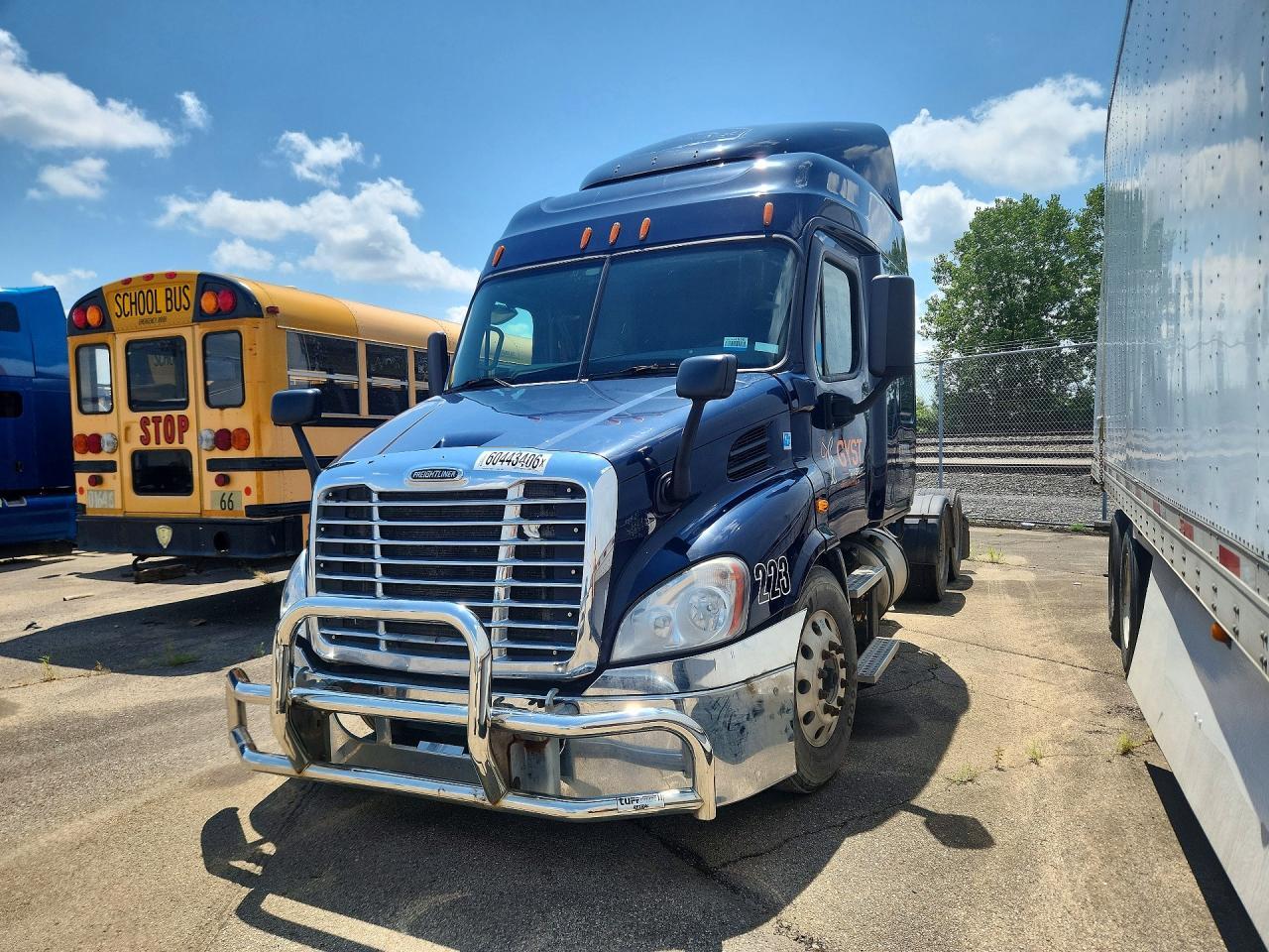 2017 Freightliner Cascadia 113 Semi Truck