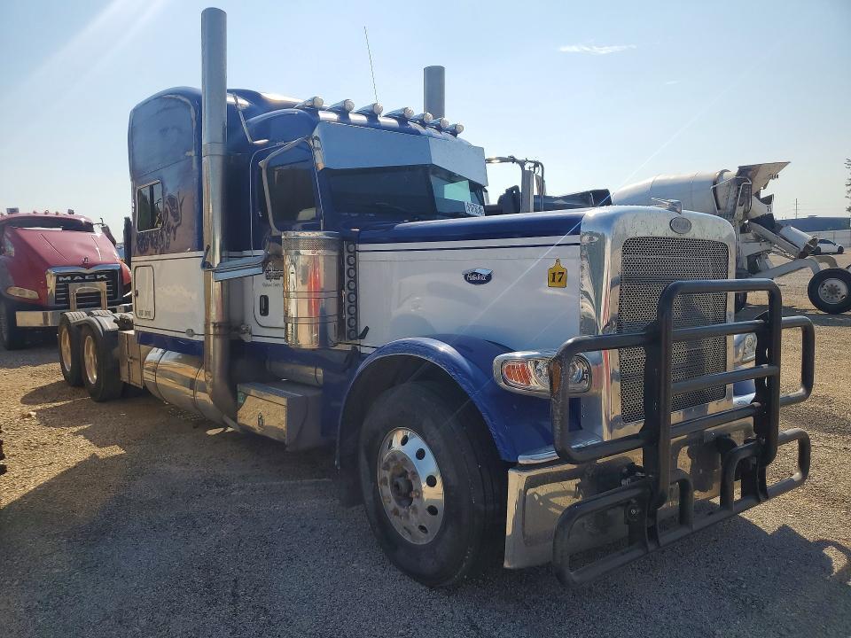 2010 Peterbilt 389 Semi Truck